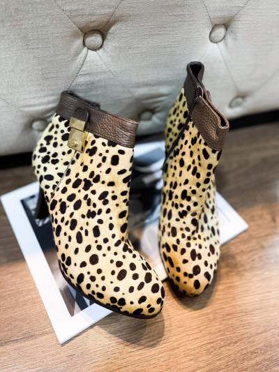 Giày boots torry bruch da báo cổ ngắn sz 38