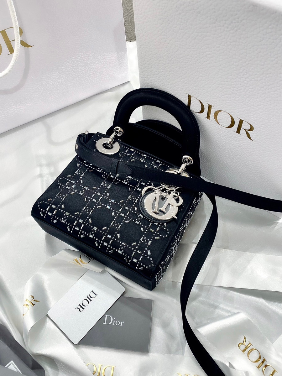 Túi Mini Lady Dior đính đá màu đen