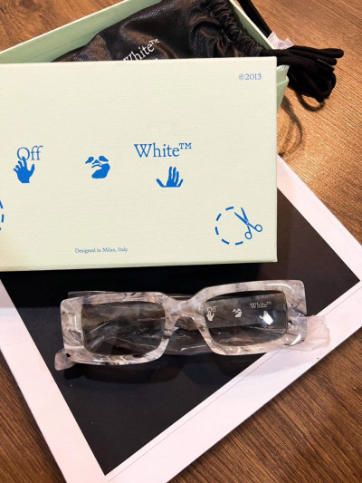 Kính off white vân đá gọng đính logo new kèm box dust size 50