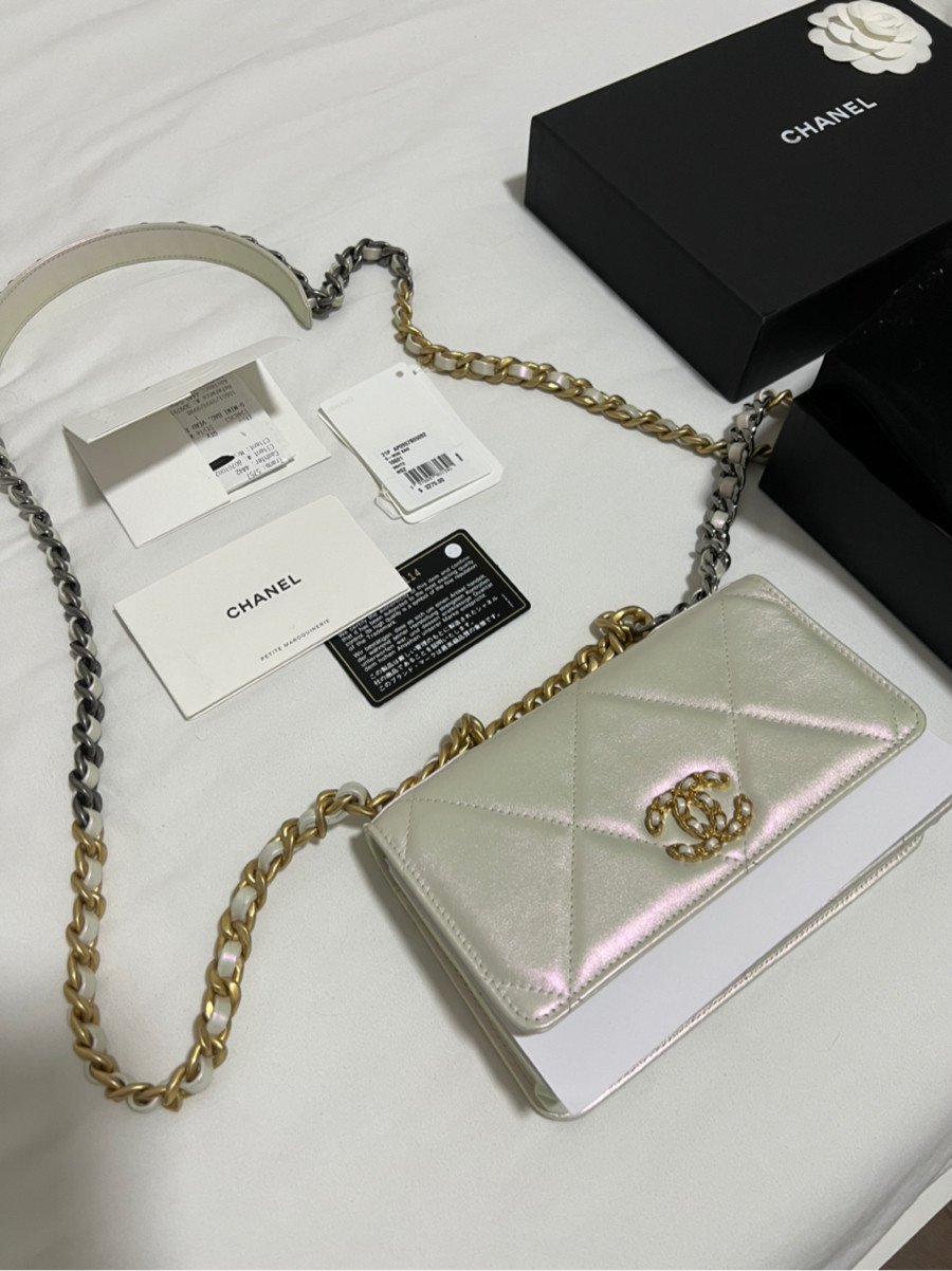 Chanel WOC C19 màu Iridescent White