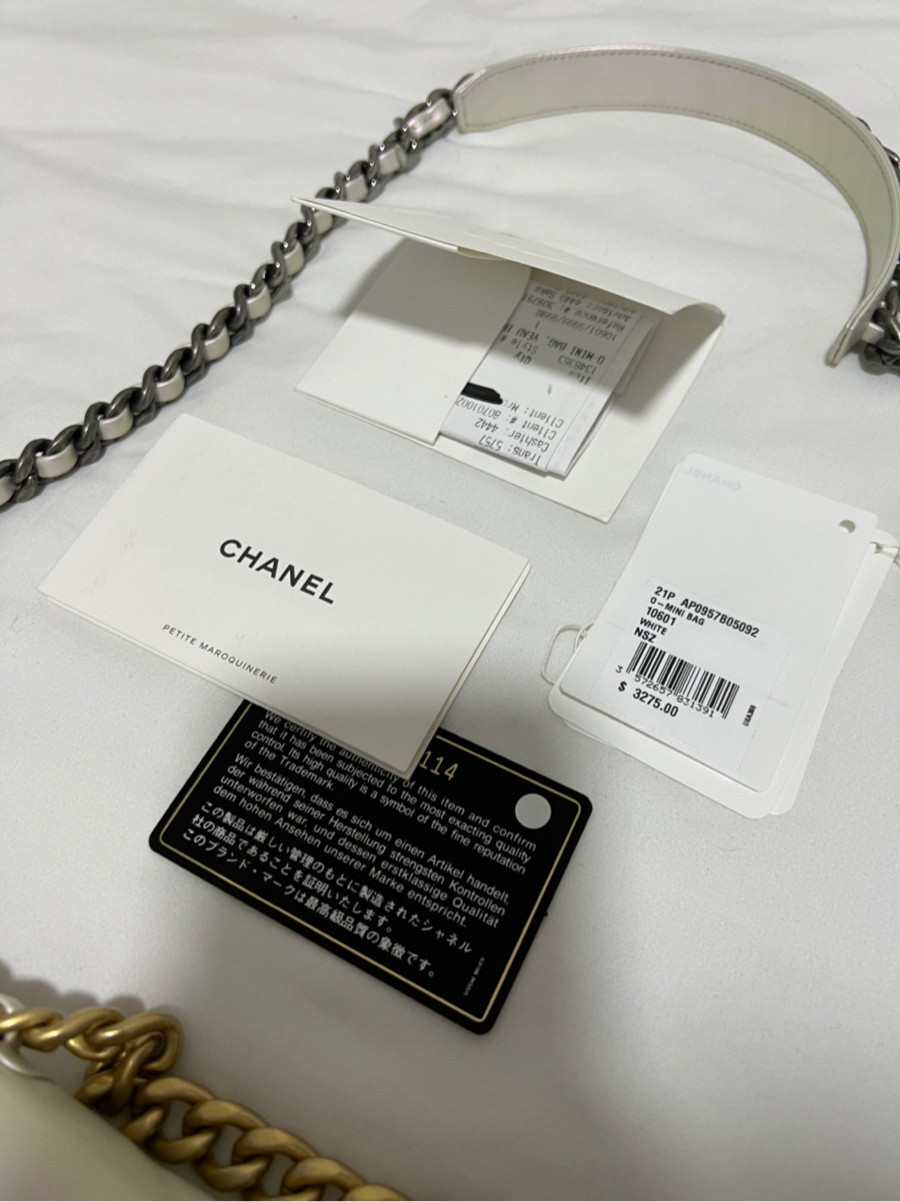 Chanel WOC C19 màu Iridescent White