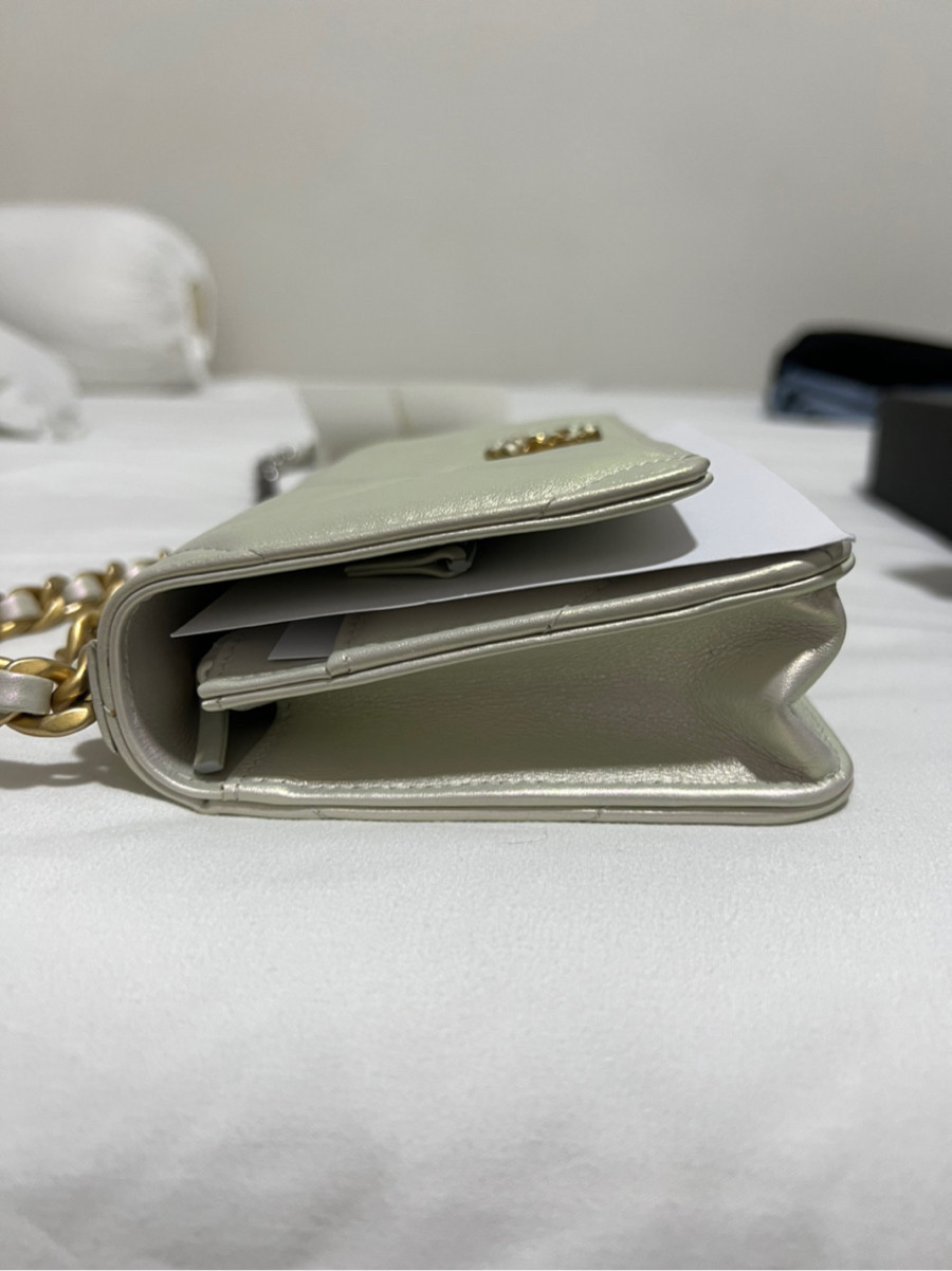 Chanel WOC C19 màu Iridescent White