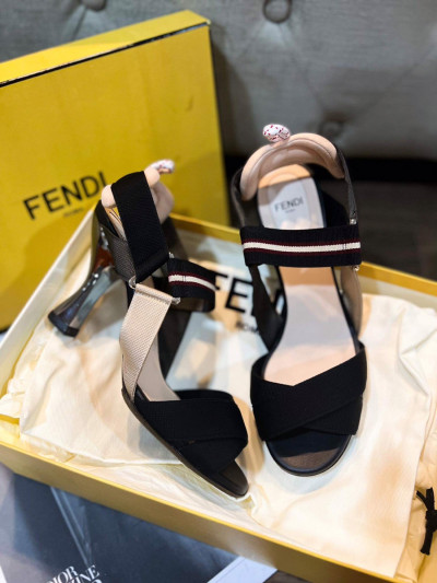 Sandal fendi đen quai chun chéo vạch đỏ trắng đệm gót logo trắng sz 37 9p kèm box 1dust