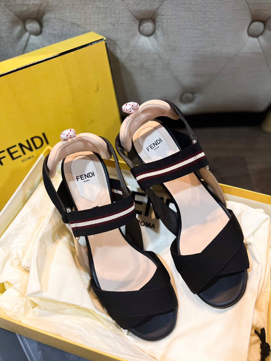 Sandal fendi đen quai chun chéo vạch đỏ trắng đệm gót logo trắng sz 37 9p kèm box 1dust