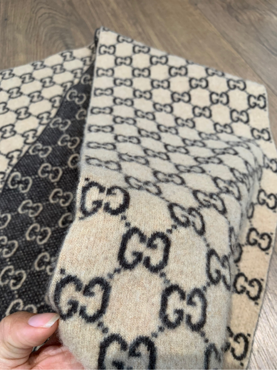 G U C C I  wool scarf beige. kích thước 180*25cm  Mua mới 11trc