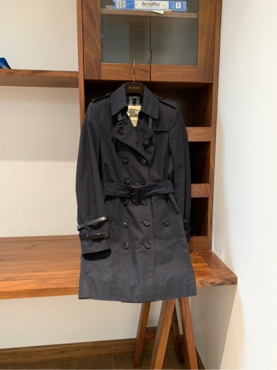 B U R B E R R Y L O N D O N Trench Coat Long Length Belt Lining Check Cotton size  36it  Navy Blue  . cổ có sờn nhẹ như hình e chụp ạ