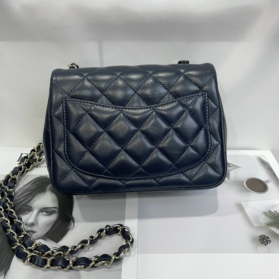 Chanel mini 7