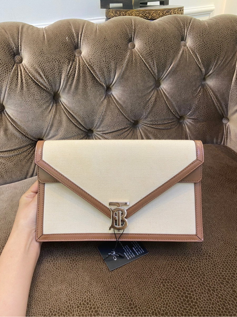 Cluth Burberry TB Envelope Natural