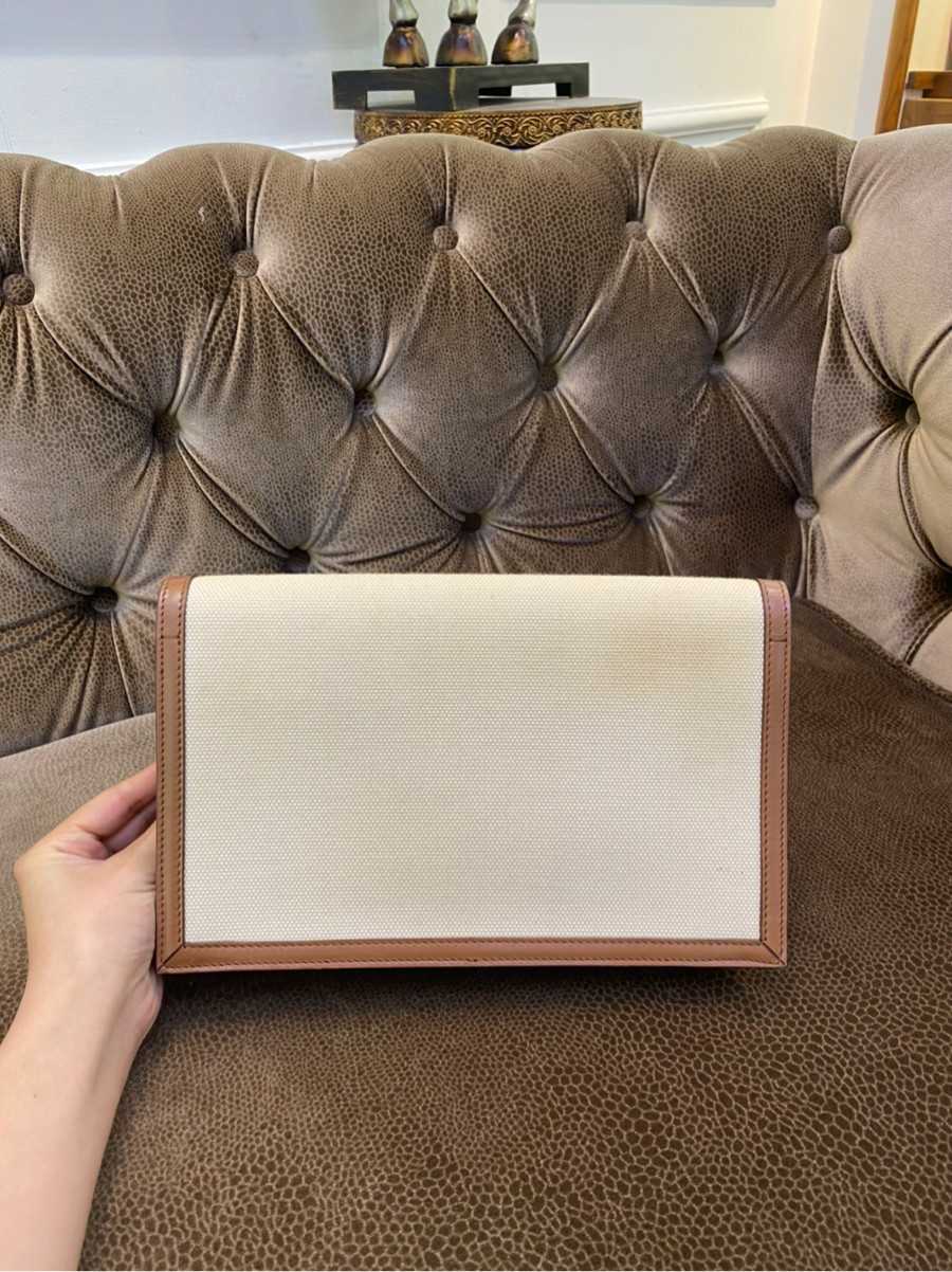 Cluth Burberry TB Envelope Natural