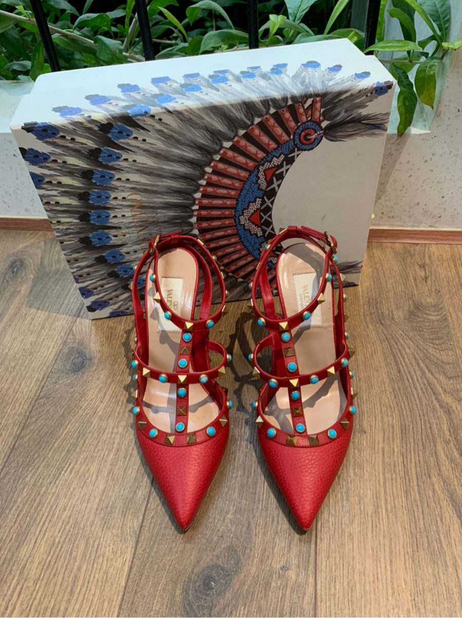 Val.enti.no Ga.rav.ani Leather Pumps  size 36 1/2 Ladies' Red Turquoise Rock Studs. kèm box như hình ạ .  cao 10cm ( form bé chân 36 bon chen được ạ )