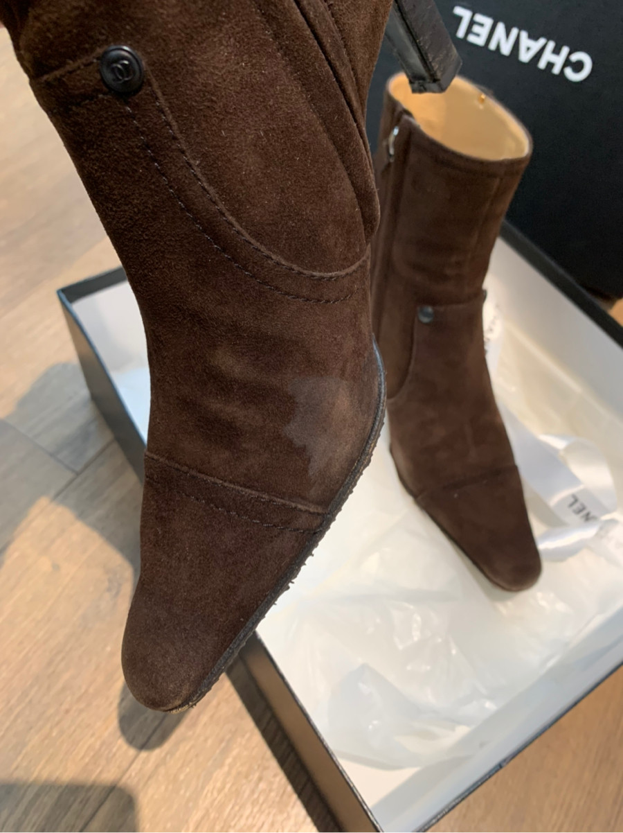 boot ch.anel màu nâu size 36 1/2  (form bé chân 35.5-36 đi được)- cao 6cm . tình trạng 92% new.