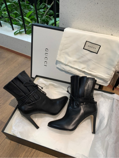 Boot g.ucci size 37 ( form bé chân 36 đi được) ; cao 9cm . phụ kiện kèm như hình