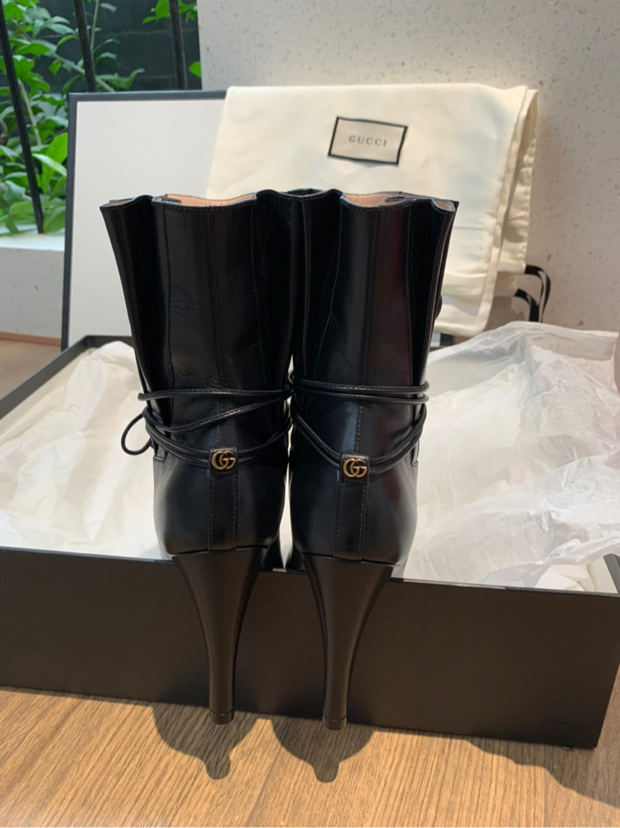 Boot g.ucci size 37 ( form bé chân 36 đi được) ; cao 9cm . phụ kiện kèm như hình