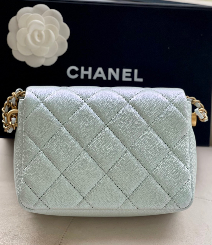 Chanel mini 7 caviar