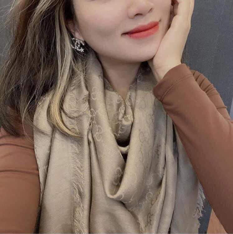 Khăn Gucci nâu tây sang xịn mịn