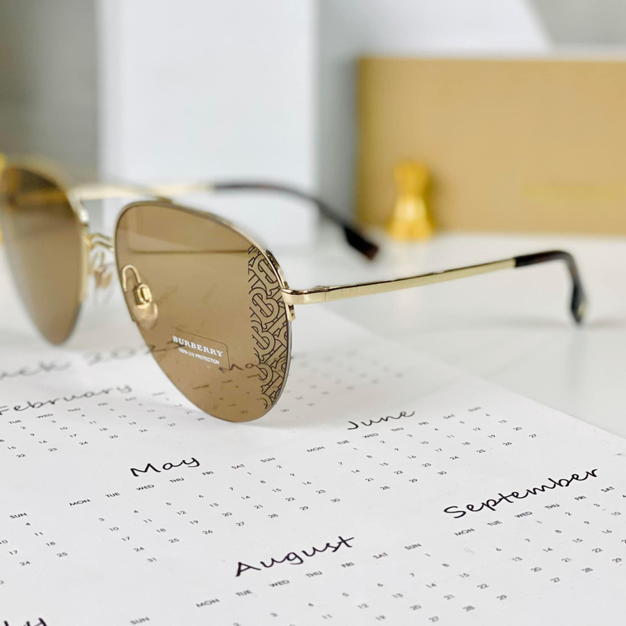 Burberry dáng aviator mắt trà cực chảnh