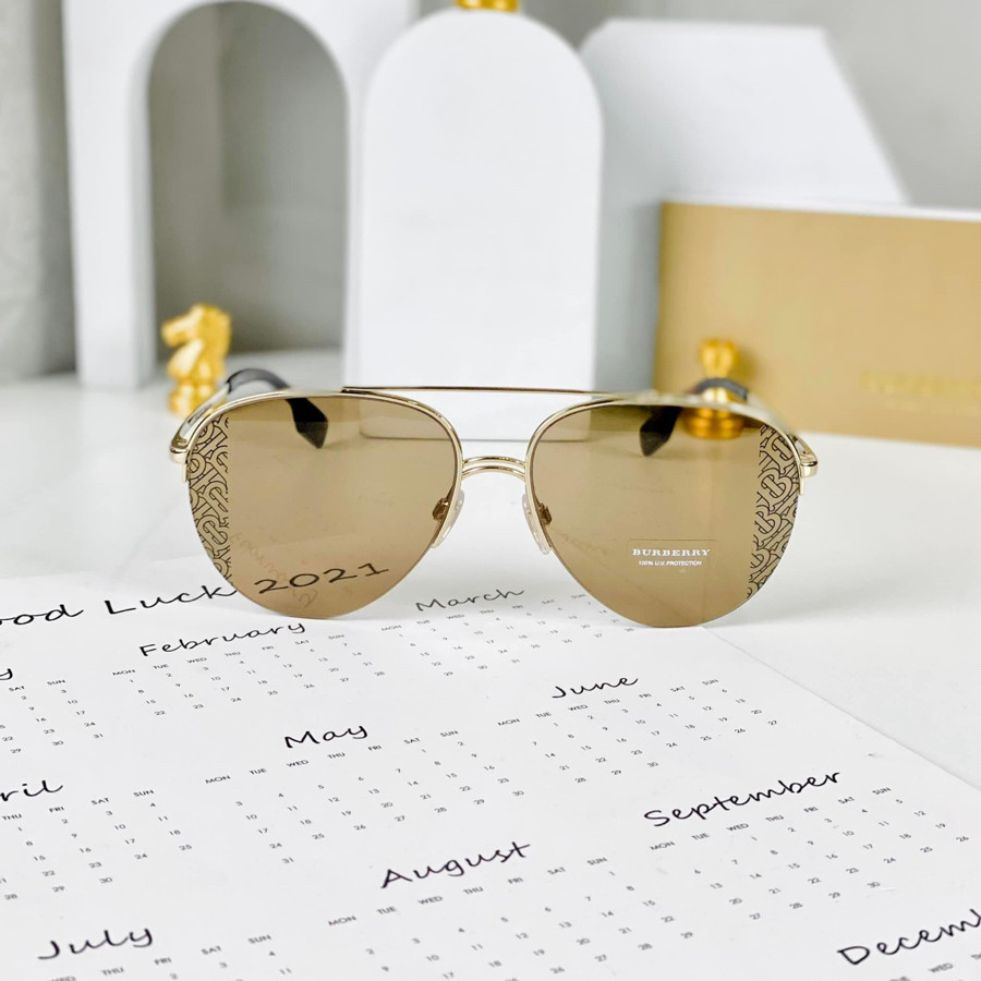 Burberry dáng aviator mắt trà cực chảnh