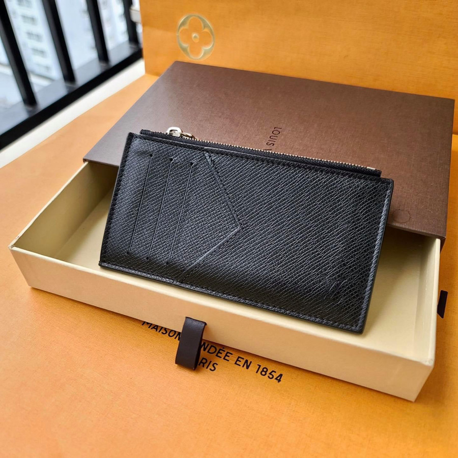 Louis Vuitton Leather Card Holder Taiga English green color in very good  condition Dark green ref108992  Joli Closet