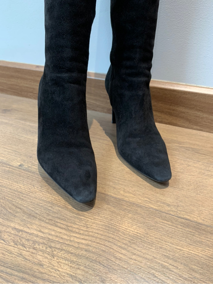 pra.da Boots đen Suede size 37; cao 8cm . tình trạng gót có như hình ctiet e chup ạ .