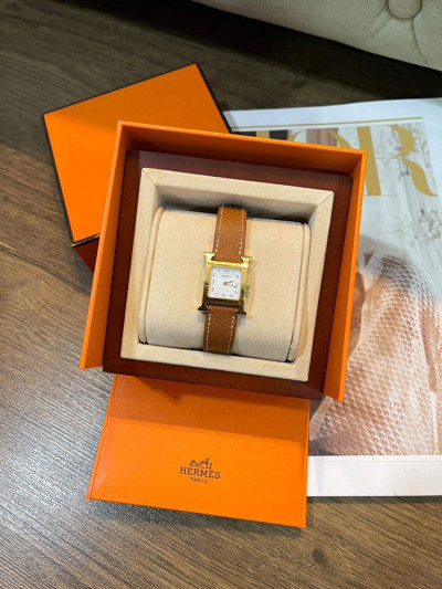 Đồng hồ hermes mặt H vàng dây da nâu mặt 2cm stamp P kèm box