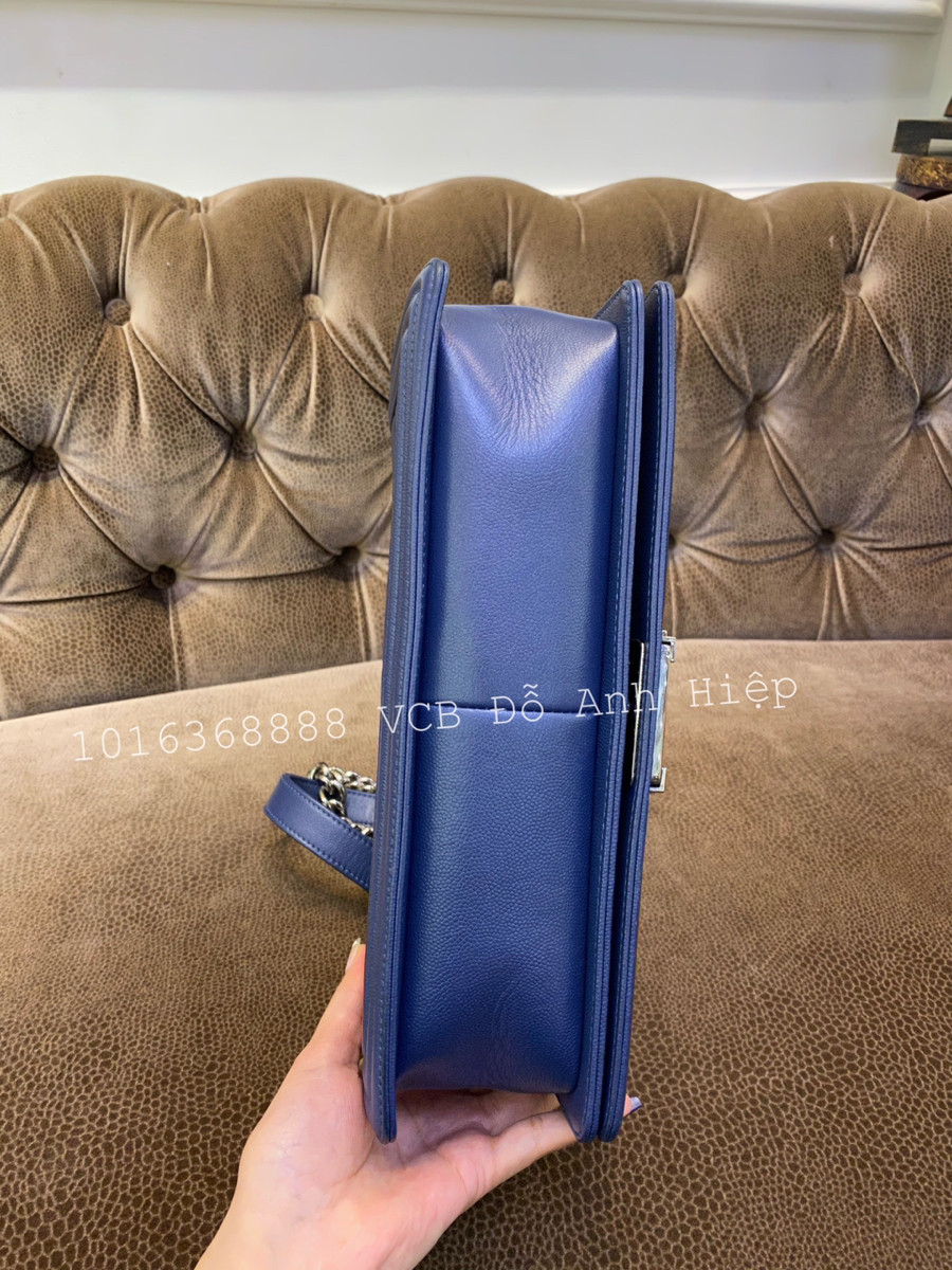 Túi Chanel Boy New M With Gold Hardware Navy Blue Caviar Leather Shoulder Bag