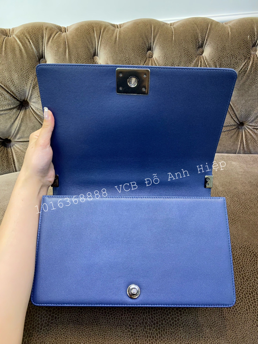 Túi Chanel Boy New M With Gold Hardware Navy Blue Caviar Leather Shoulder Bag