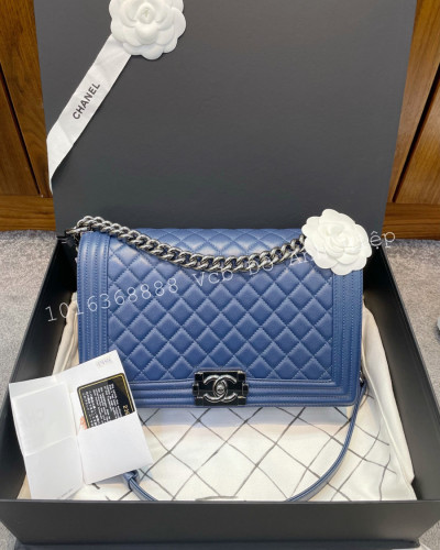Túi Chanel Boy New M With Gold Hardware Navy Blue Caviar Leather Shoulder Bag