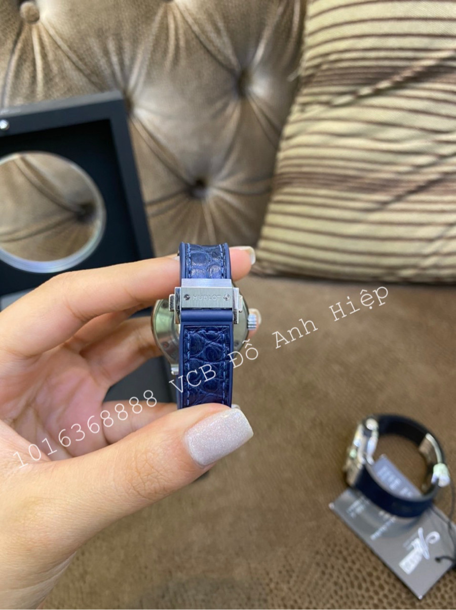 Hublot Classic Fusion Blue Titanium Diamonds 33mm