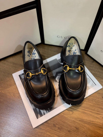 Giày Gucci khoá giả cổ màu đen cao 5p sz 37