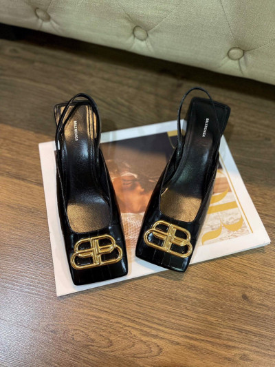 Sandal balenciga mũi vuông logo vàng cao 5p sz 37.5