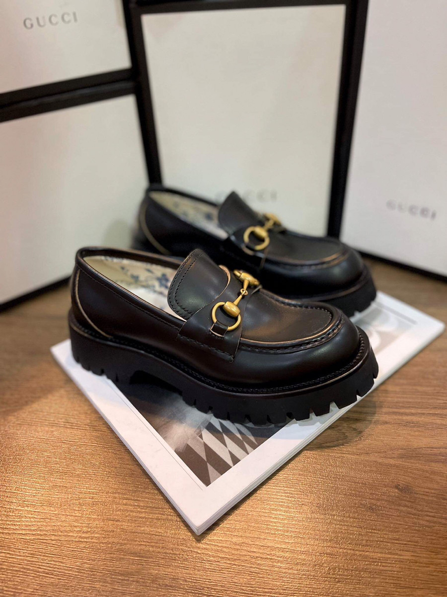 Giày Gucci khoá giả cổ màu đen cao 5p sz 37