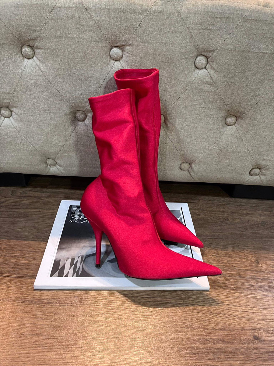 Boots balenciga màu đỏ mũi nhọn sz 36 new