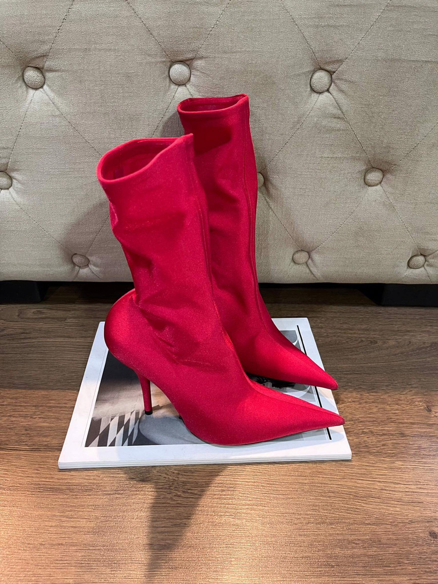 Boots balenciga màu đỏ mũi nhọn sz 36 new