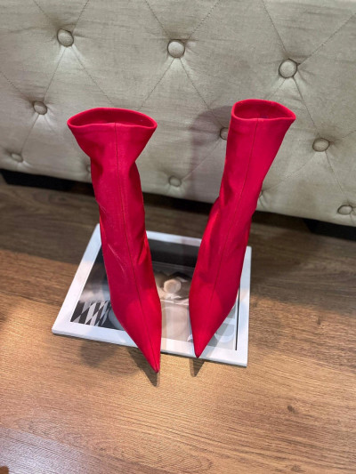 Boots balenciga màu đỏ mũi nhọn sz 36 new