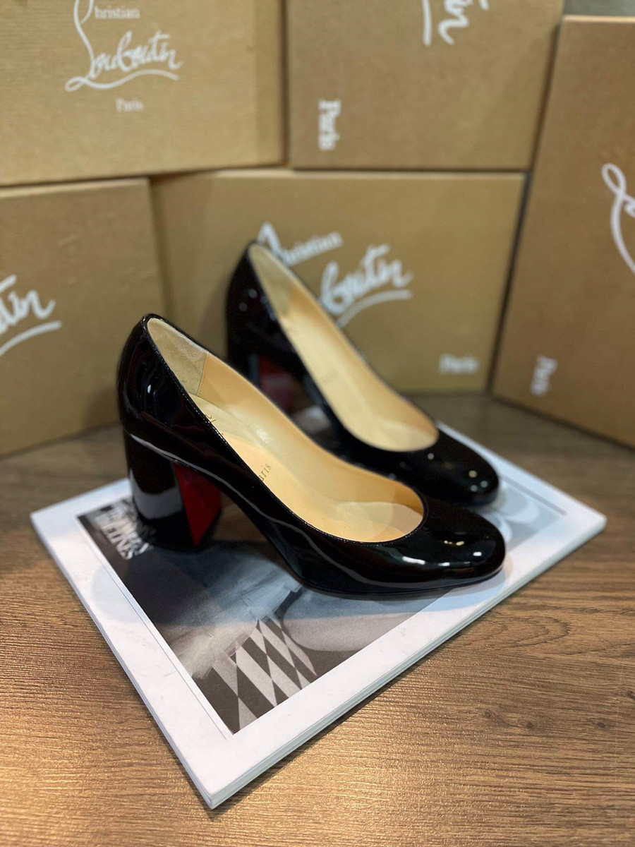 Giày louboutin màu đen mũi tròn da bóng cao  9p đế vuông sz 37