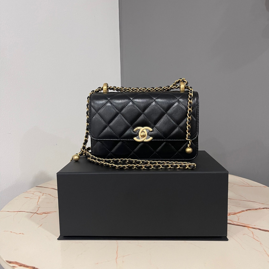 Chanel mini 8