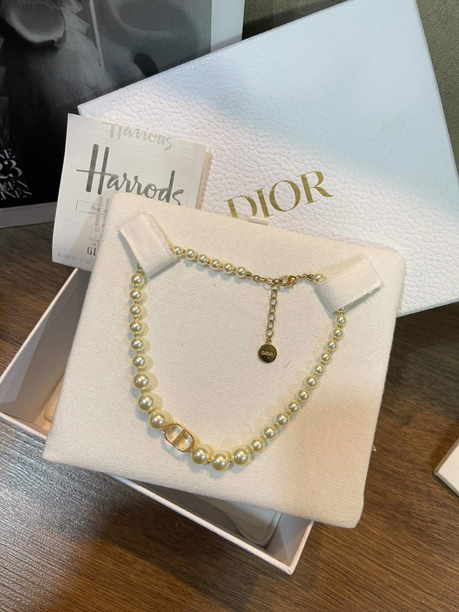 Chocker dior trai likenew99% kèm boxbill