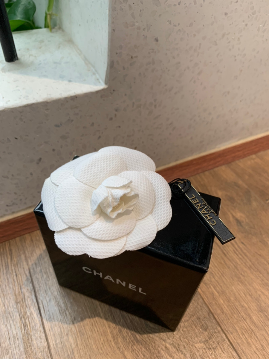 ＣＨＡＮＥＬ cài áo kèm box