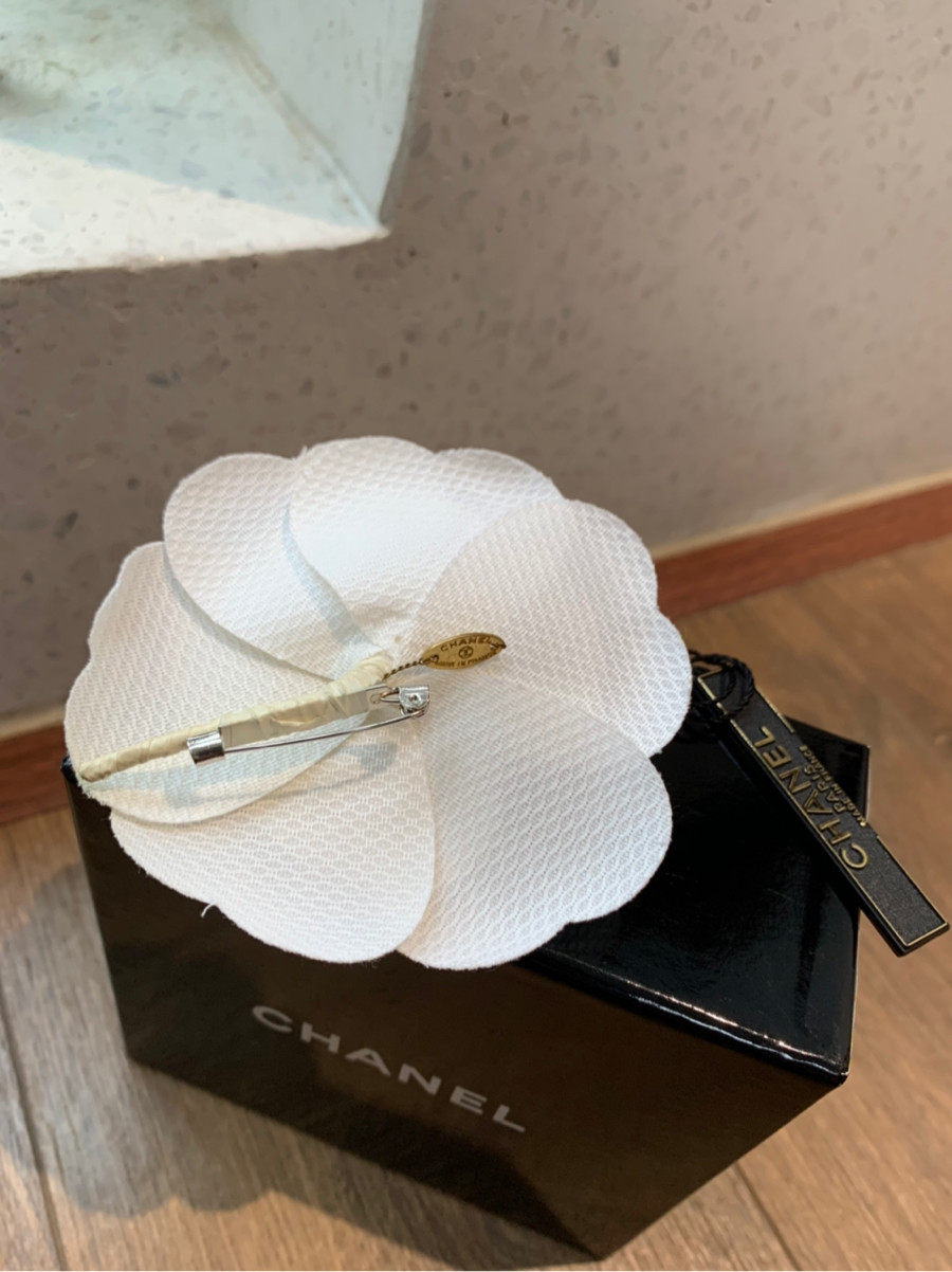 ＣＨＡＮＥＬ cài áo kèm box