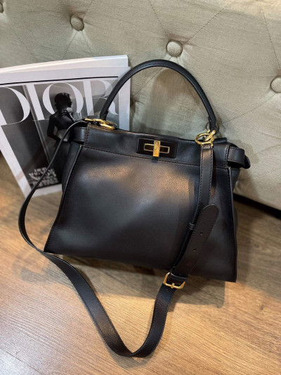 Túi fendi peekaboo màu đen khoá vàng sz 30