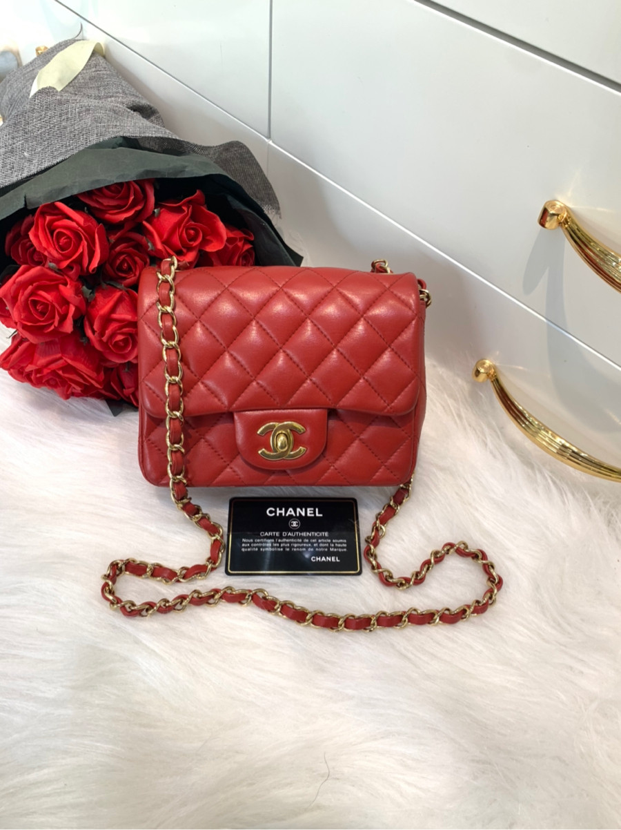 Chanel mini 7 , like new, lamskin