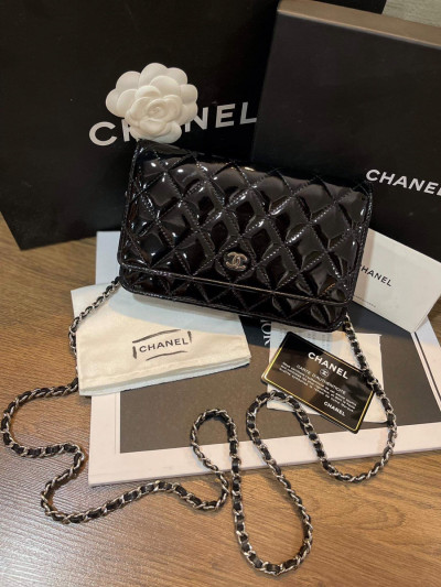 Túi chanel đen woc da bóng khoá bạc sz 19 kèm bill card code 21