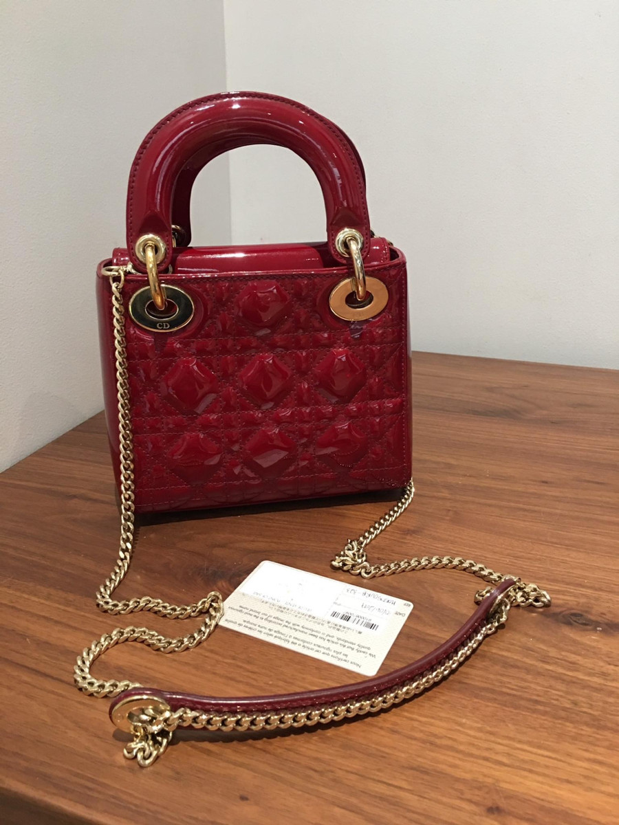 C h r i s t i a n D i o r Lady D i o r Cannage Patent leather 2way shoulder bag Red.   95%new-, có một vadi vết như e up ctiet ạ