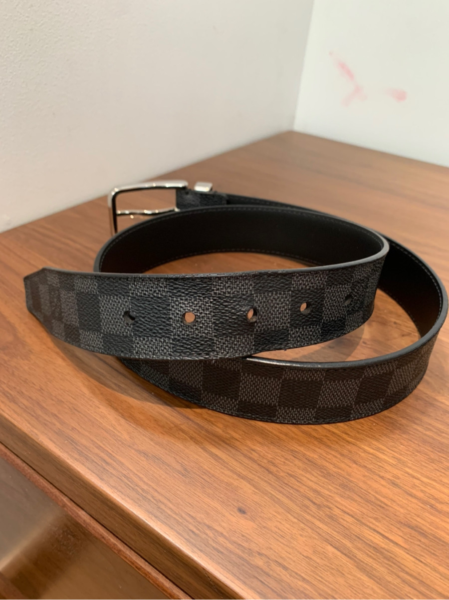 BELT L O U I S V U I T T O N size 85/34; eo khoảng 8191cm ; bản 3.5cm ....95% new. viền ở gần lỗ eo có vết như hình e up ctiet ạ -