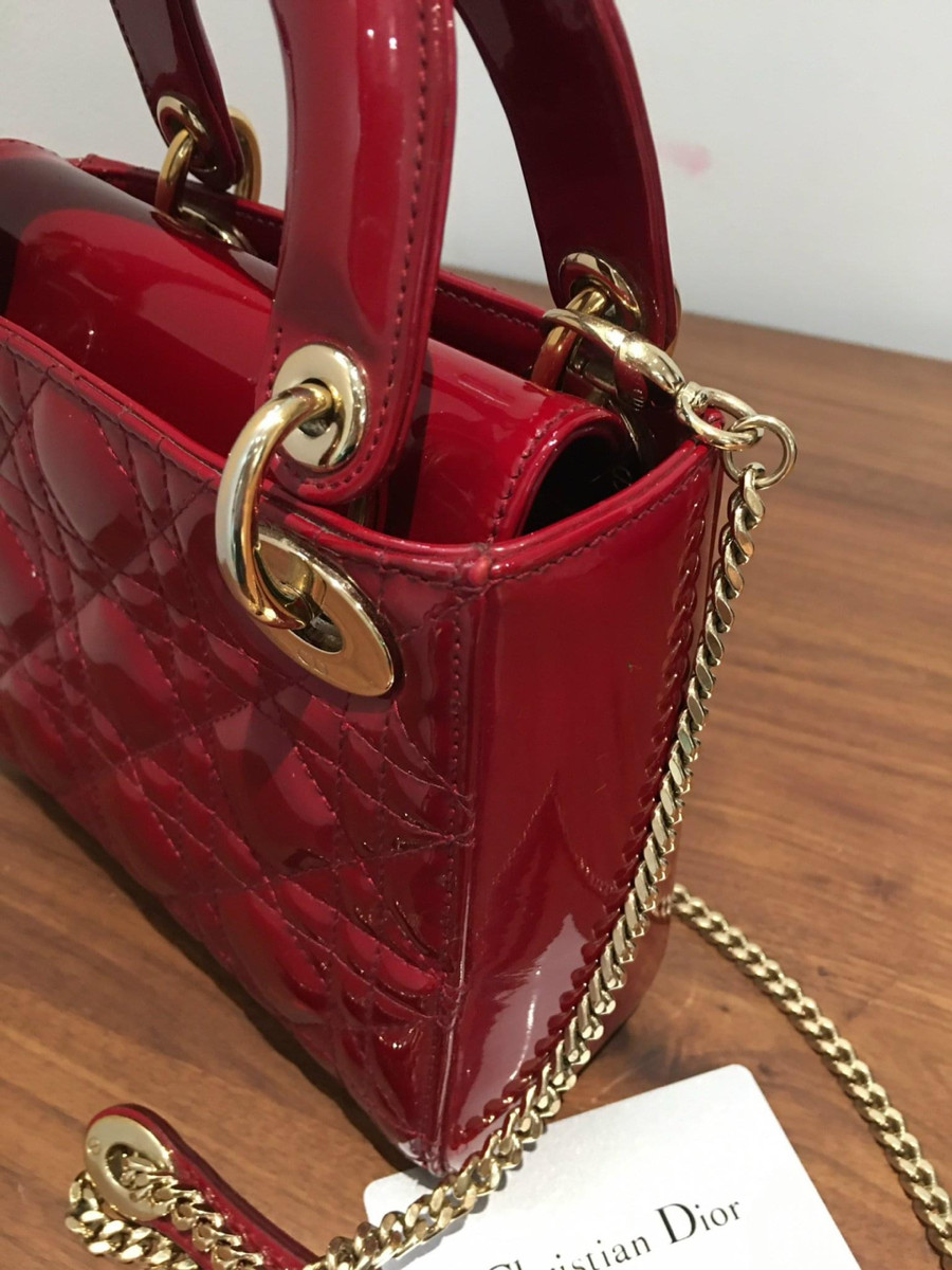 C h r i s t i a n D i o r Lady D i o r Cannage Patent leather 2way shoulder bag Red.   95%new-, có một vadi vết như e up ctiet ạ