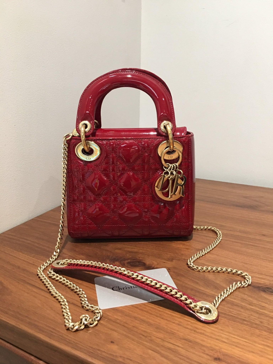 C h r i s t i a n D i o r Lady D i o r Cannage Patent leather 2way shoulder bag Red.   95%new-, có một vadi vết như e up ctiet ạ