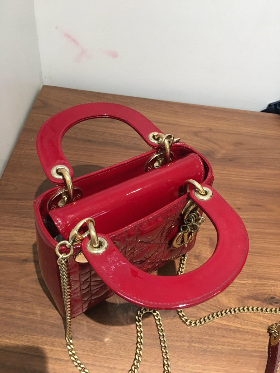 C h r i s t i a n D i o r Lady D i o r Cannage Patent leather 2way shoulder bag Red.   95%new-, có một vadi vết như e up ctiet ạ