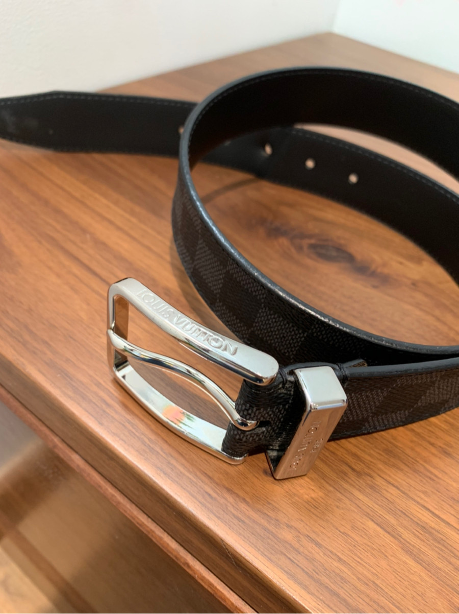 BELT L O U I S V U I T T O N size 85/34; eo khoảng 8191cm ; bản 3.5cm ....95% new. viền ở gần lỗ eo có vết như hình e up ctiet ạ -