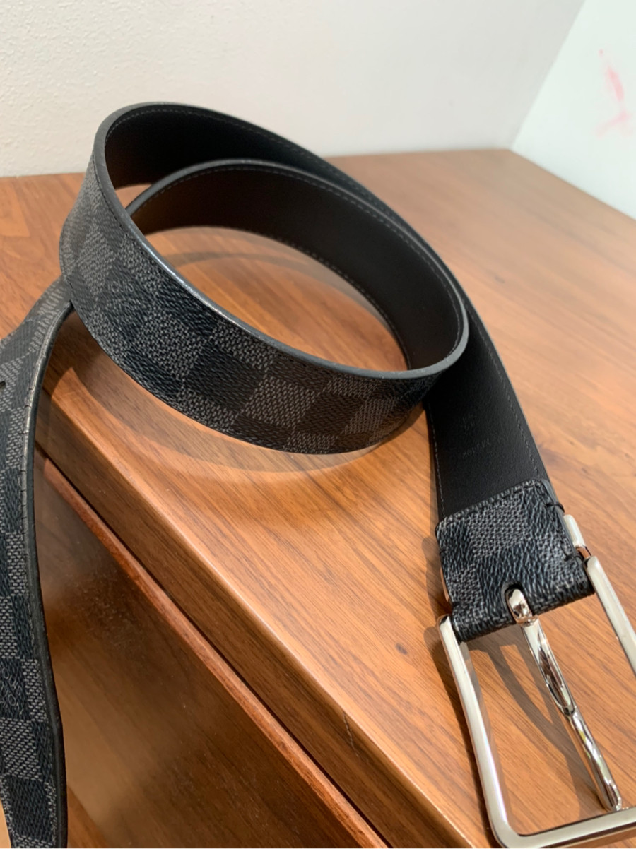 BELT L O U I S V U I T T O N size 85/34; eo khoảng 8191cm ; bản 3.5cm ....95% new. viền ở gần lỗ eo có vết như hình e up ctiet ạ -