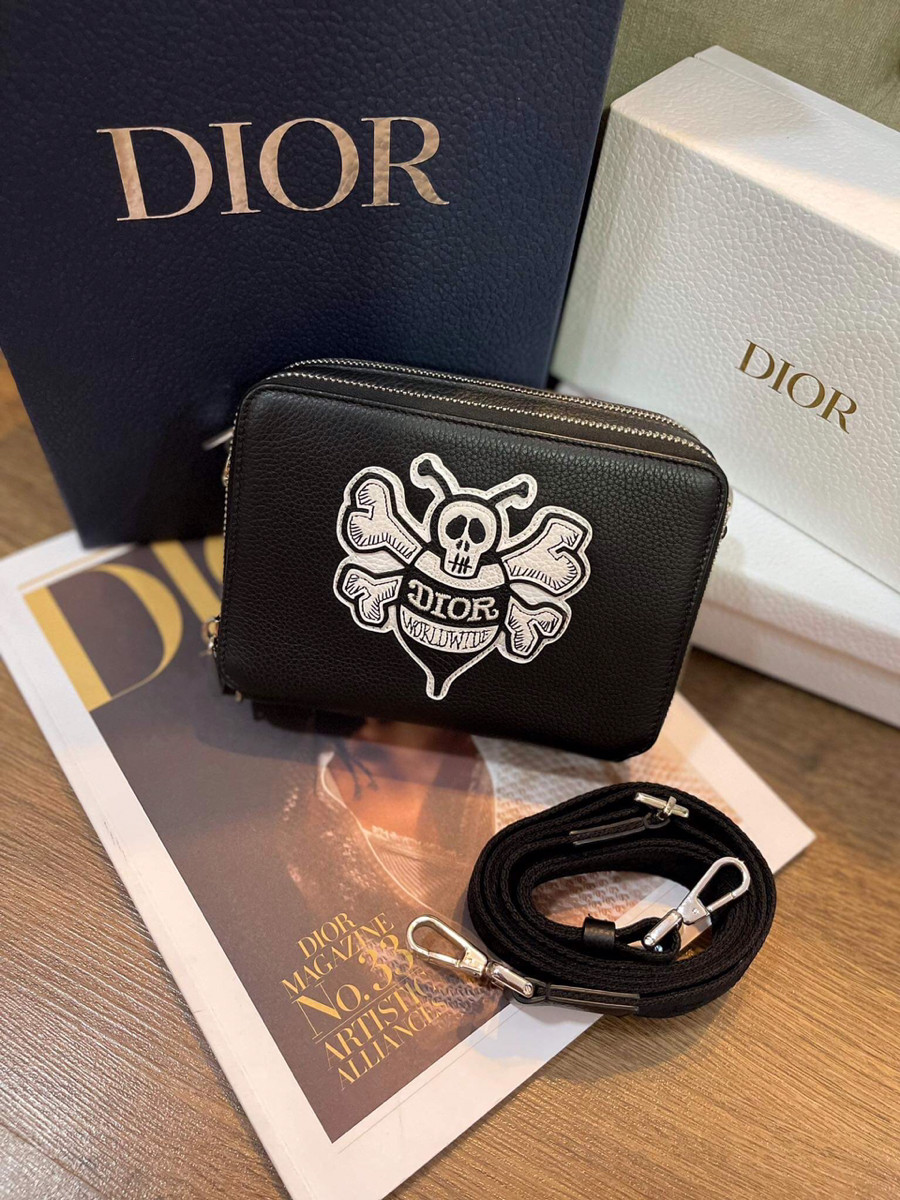 Túi Dior đen dáng hộp 2 ngăn thêu ong đầu lâu khoá bạc sz 17